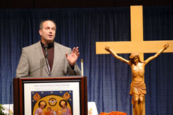 Chris Godfrey, who earned a Super Bowl championship with the New York Giants in 1987, encourages Indiana Catholic Men’s Conference participants to follow God’s plan and Church teachings. He was a keynote speaker at the conference on Oct. 17 at the Indiana Convention Center in Indianapolis. (Photo by Mary Ann Wyand) 